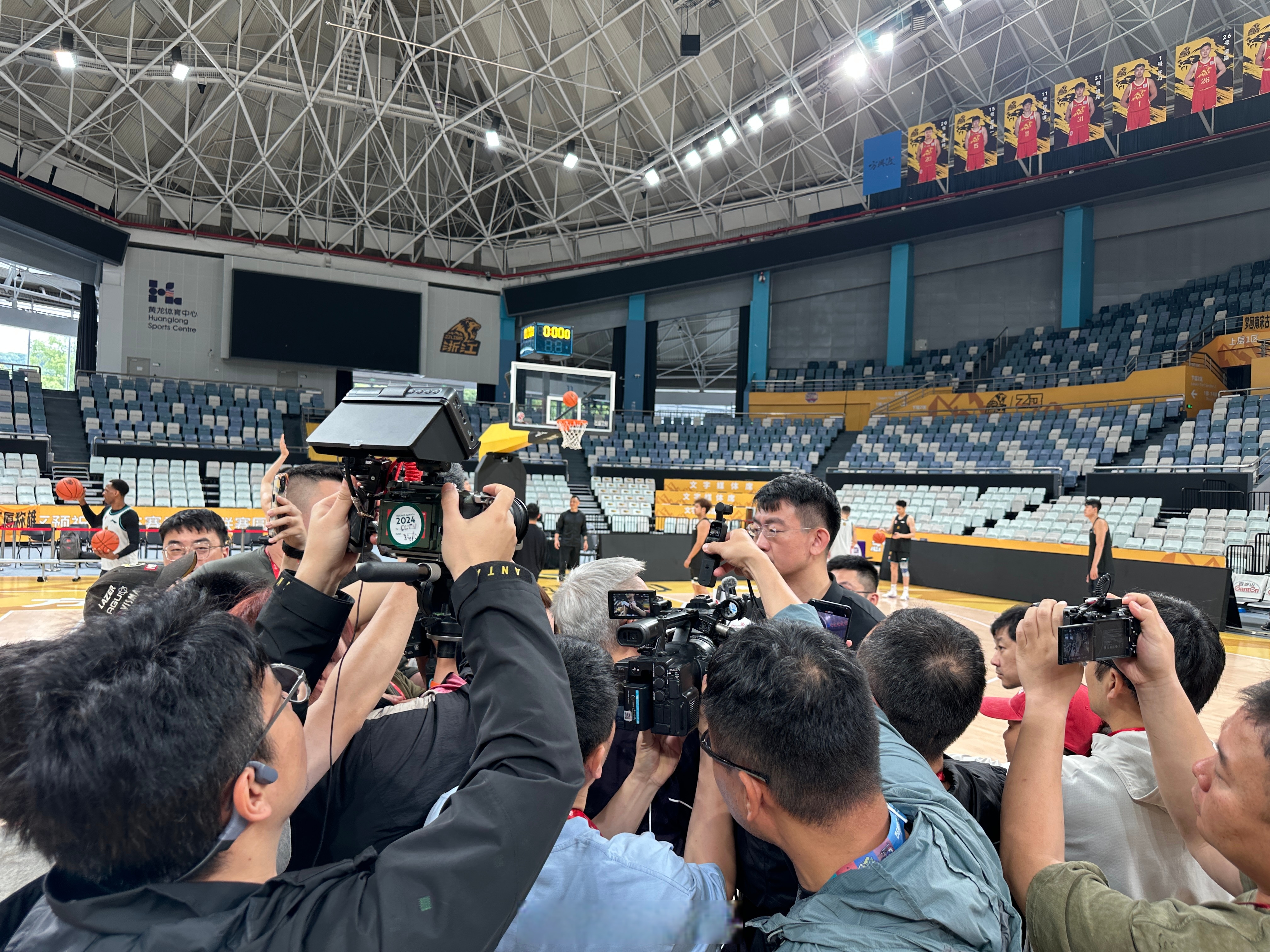 爱游戏-广厦男篮发布备战花絮；关键时刻临场应变；英超任务艰巨；球队文化再被提及(600052浙江广厦股吧)