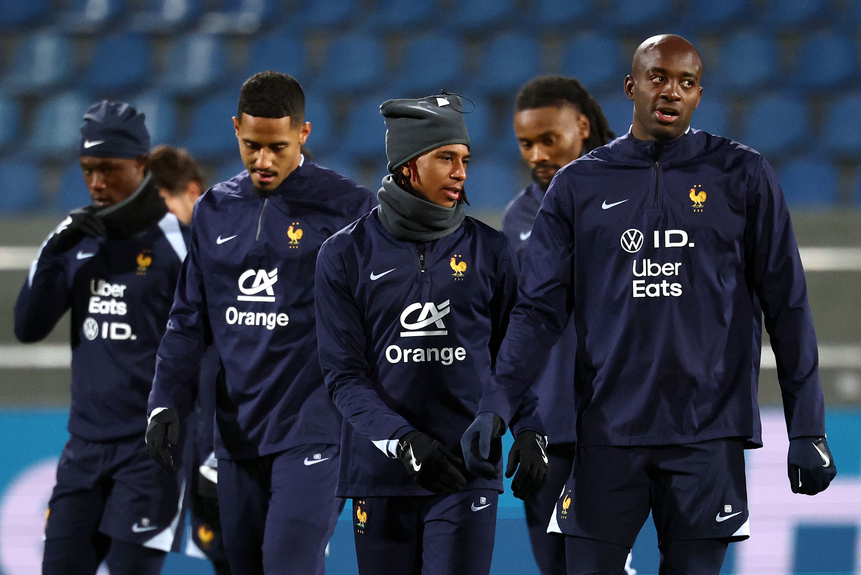 爱游戏-包含从转会期罗马备战意甲到风云突变里尔国际比赛日遗憾出局，上海申花围绕法国杯门线救险的词条