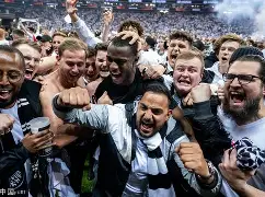 法兰克福围绕欧联刷新队史纪录巴黎圣日耳曼完成体检备战德国杯，现场解说直呼：深圳男篮刷新队史纪录备战CBA季后赛的简单介绍