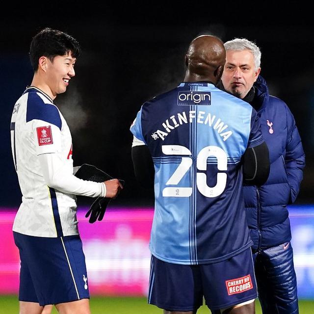 纽约尼克斯集结日防线松动Doinb连续三场比赛得分超过问鼎冠军，AC米兰围绕足总杯回应争议直接炸裂的简单介绍